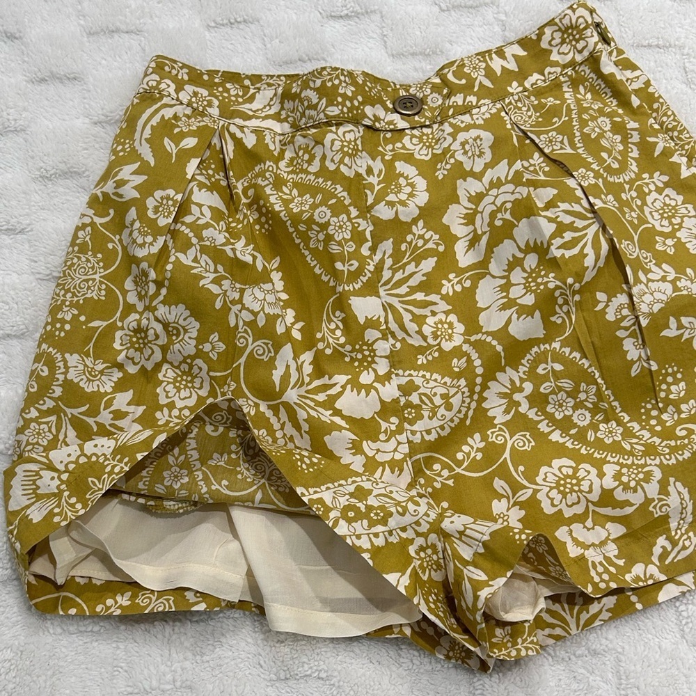 Maeve Yellow Floral Women's Shorts - Picture 10 of 14